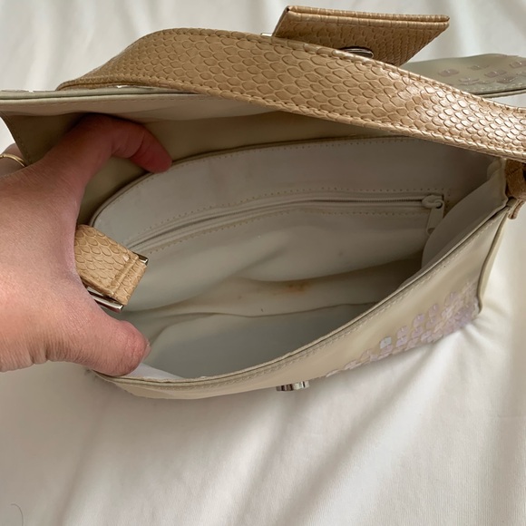 Guess Small Shoulder Bag - Picture 11 of 15